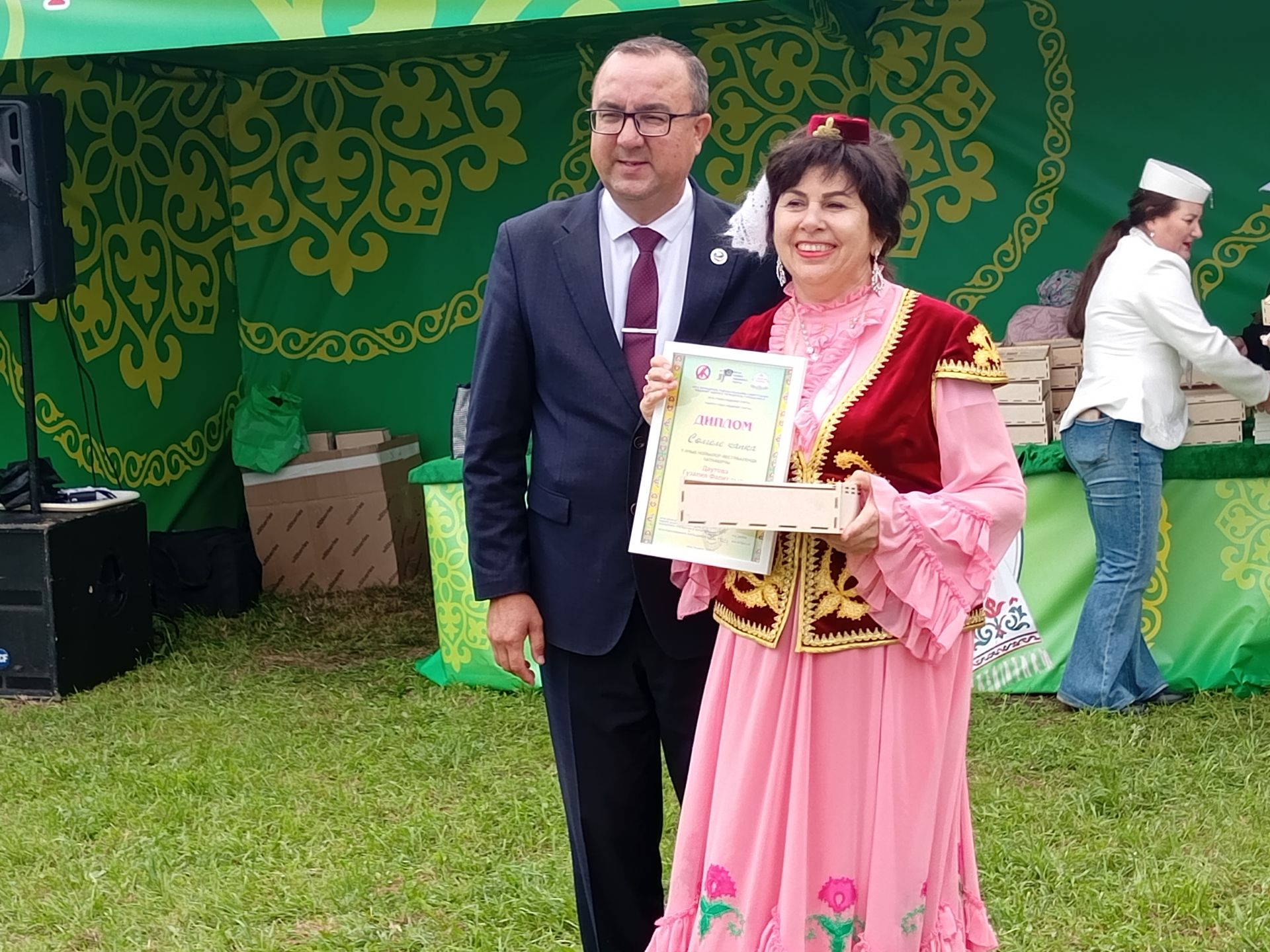Бөтен Ташкичүне шаулатып быел янәдән «Сөлгеле капка» ачык фольклор фестивале узды
