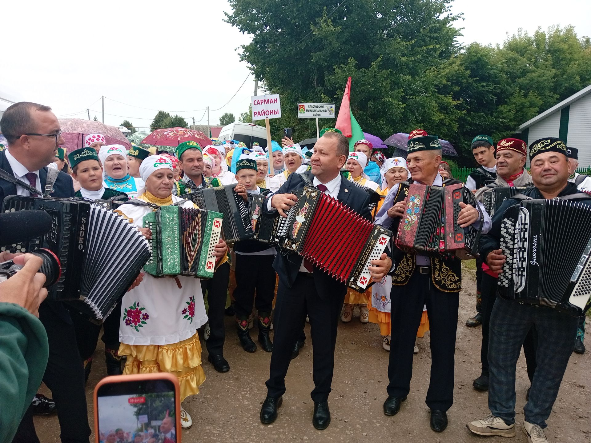 Бөтен Ташкичүне шаулатып быел янәдән «Сөлгеле капка» ачык фольклор фестивале узды