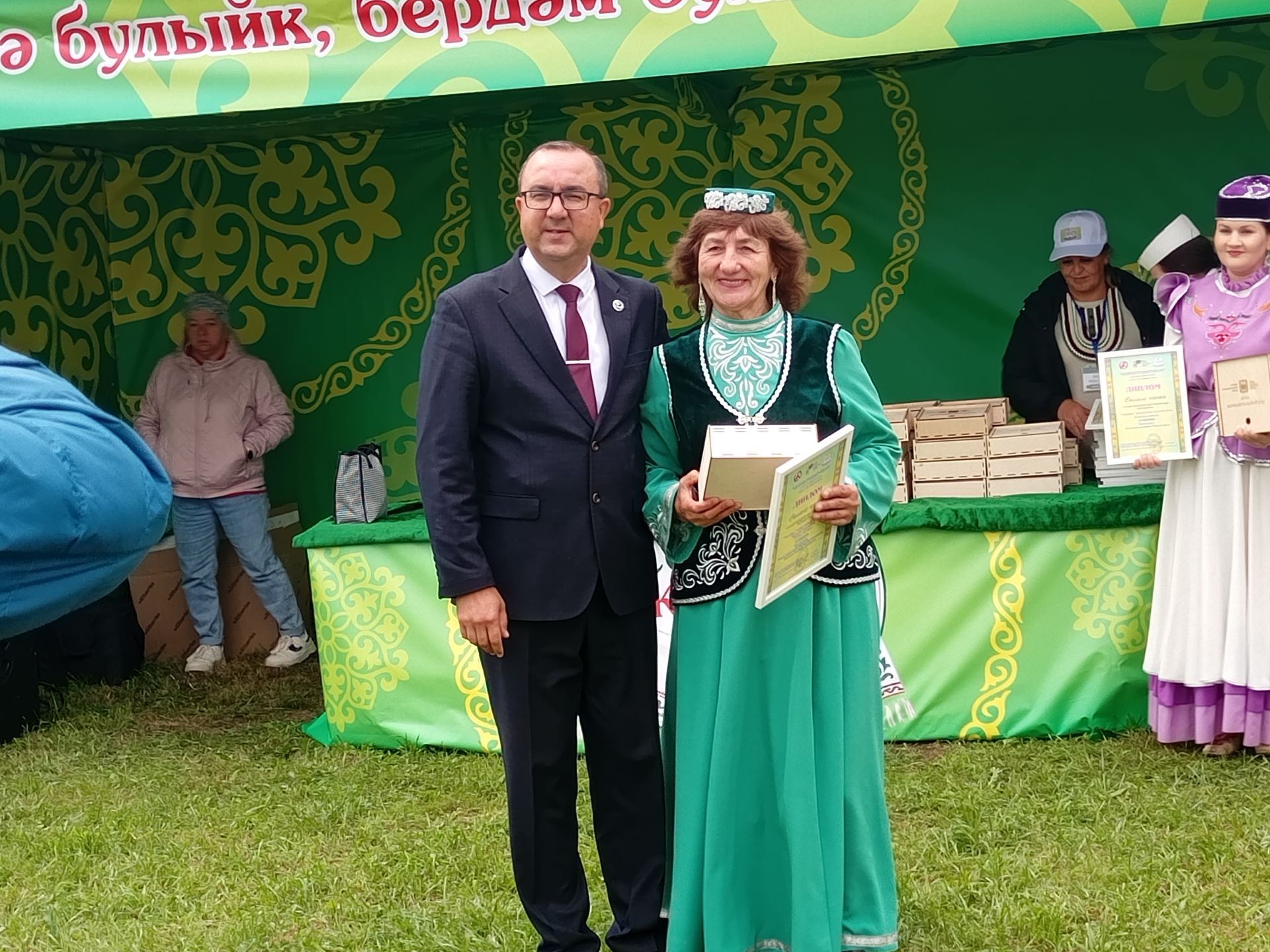 Бөтен Ташкичүне шаулатып быел янәдән «Сөлгеле капка» ачык фольклор фестивале узды