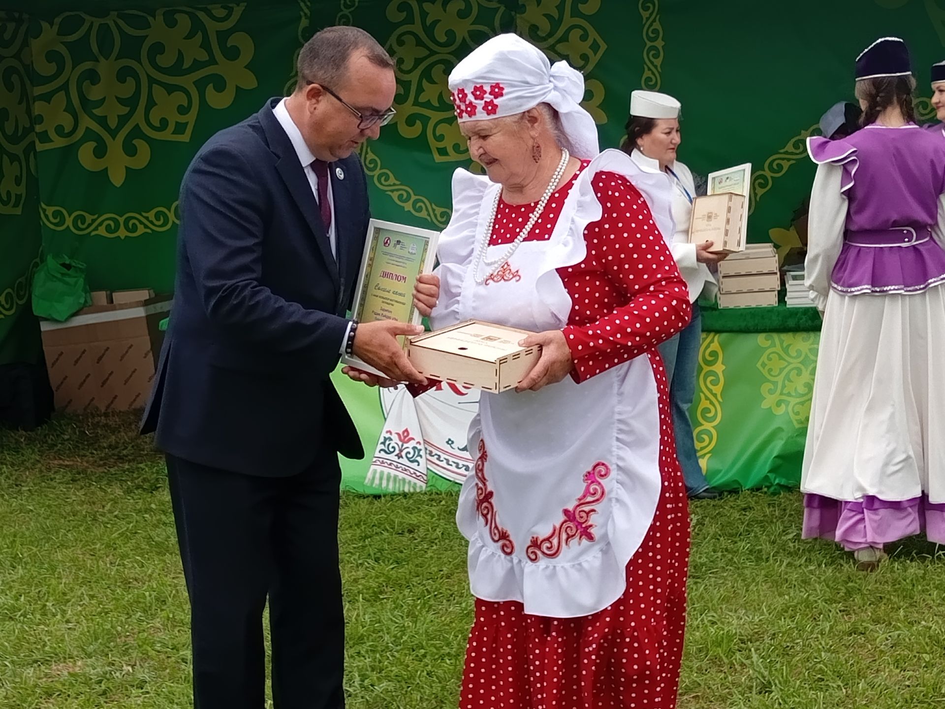 Бөтен Ташкичүне шаулатып быел янәдән «Сөлгеле капка» ачык фольклор фестивале узды