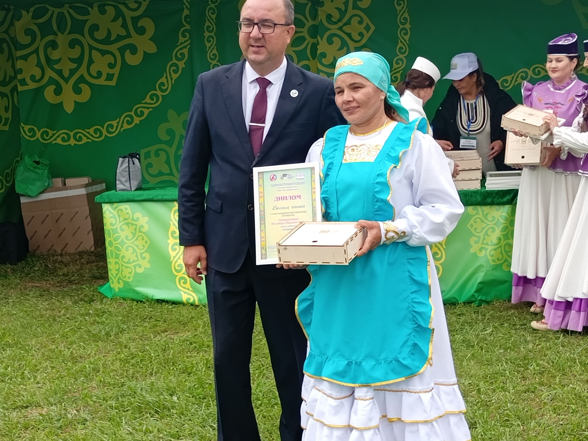 Бөтен Ташкичүне шаулатып быел янәдән «Сөлгеле капка» ачык фольклор фестивале узды