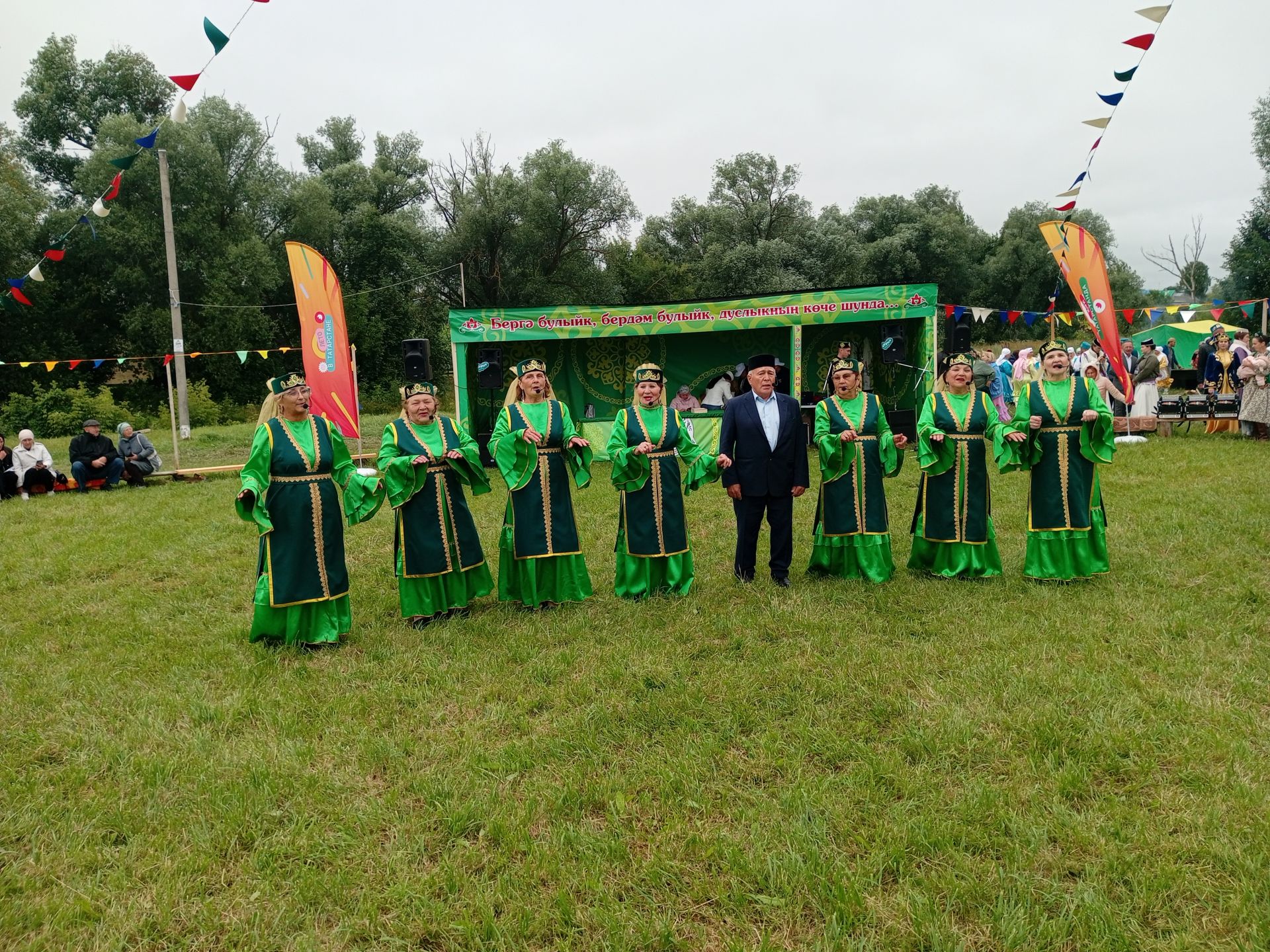 Бөтен Ташкичүне шаулатып быел янәдән «Сөлгеле капка» ачык фольклор фестивале узды