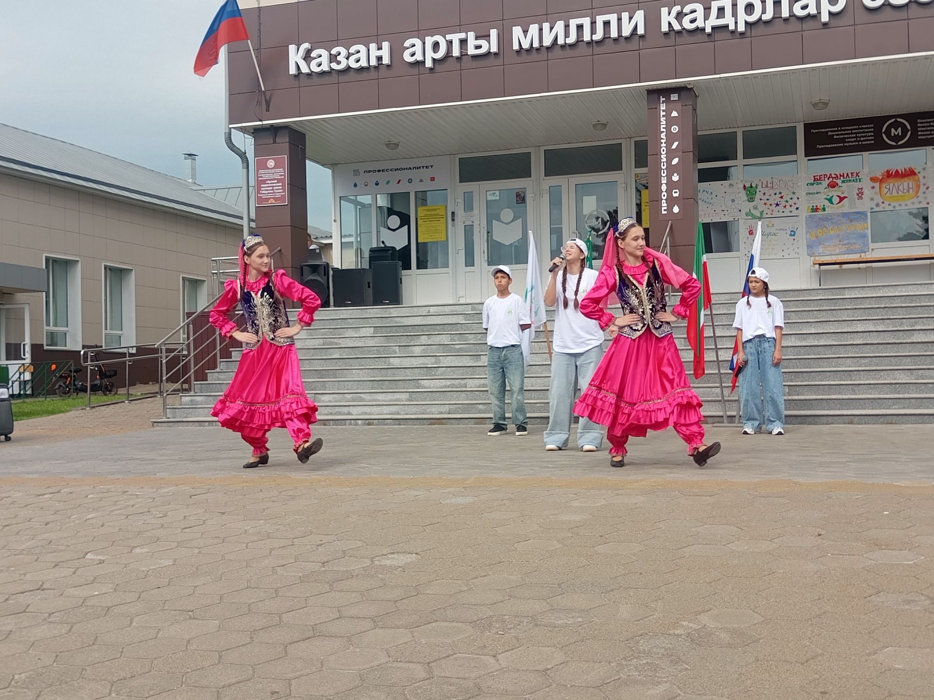 Дуслар җыелган җирдә