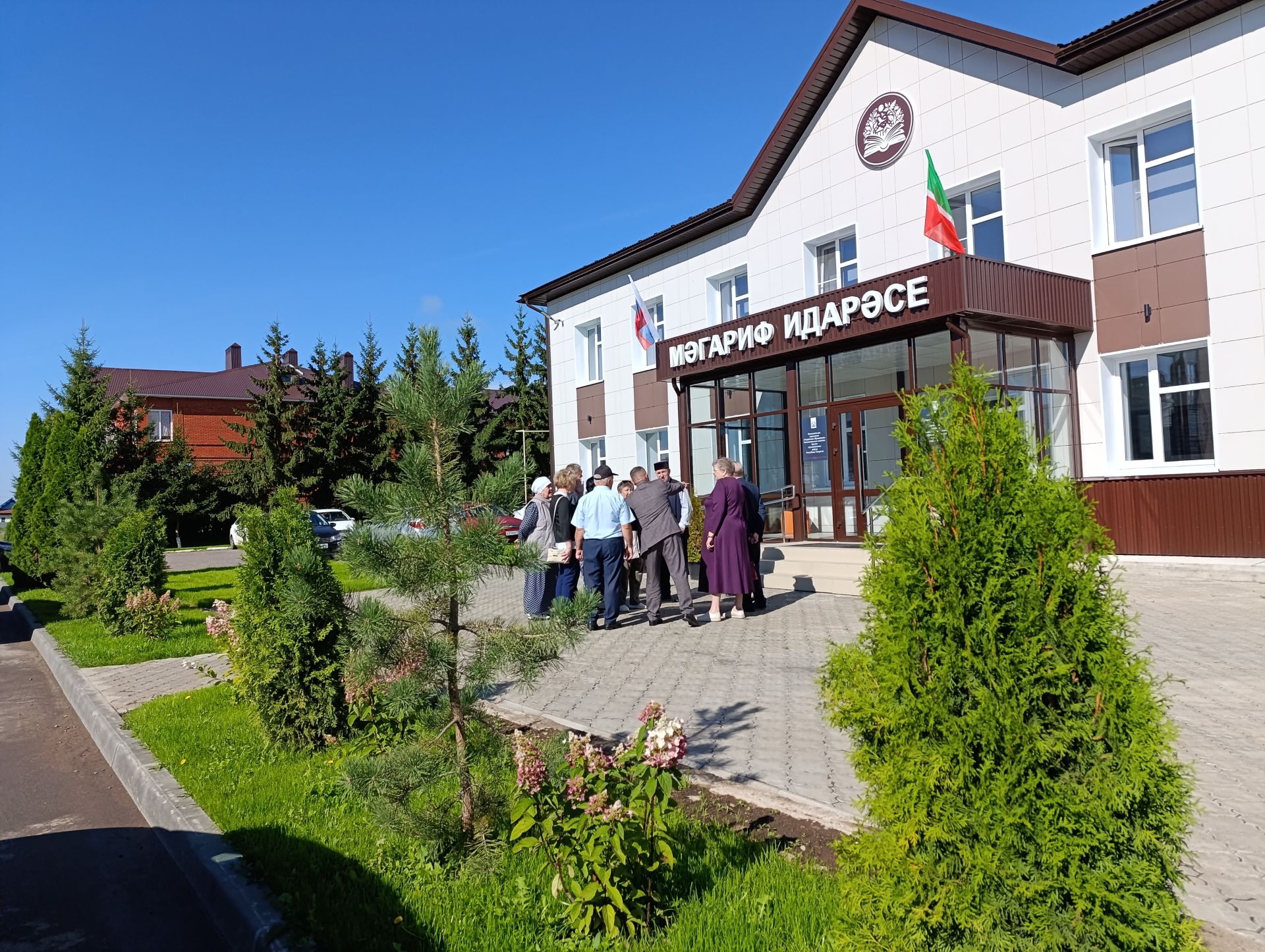 Мәгариф учреждениеләрен ныклап төзекләндерү барышы белән таныштылар