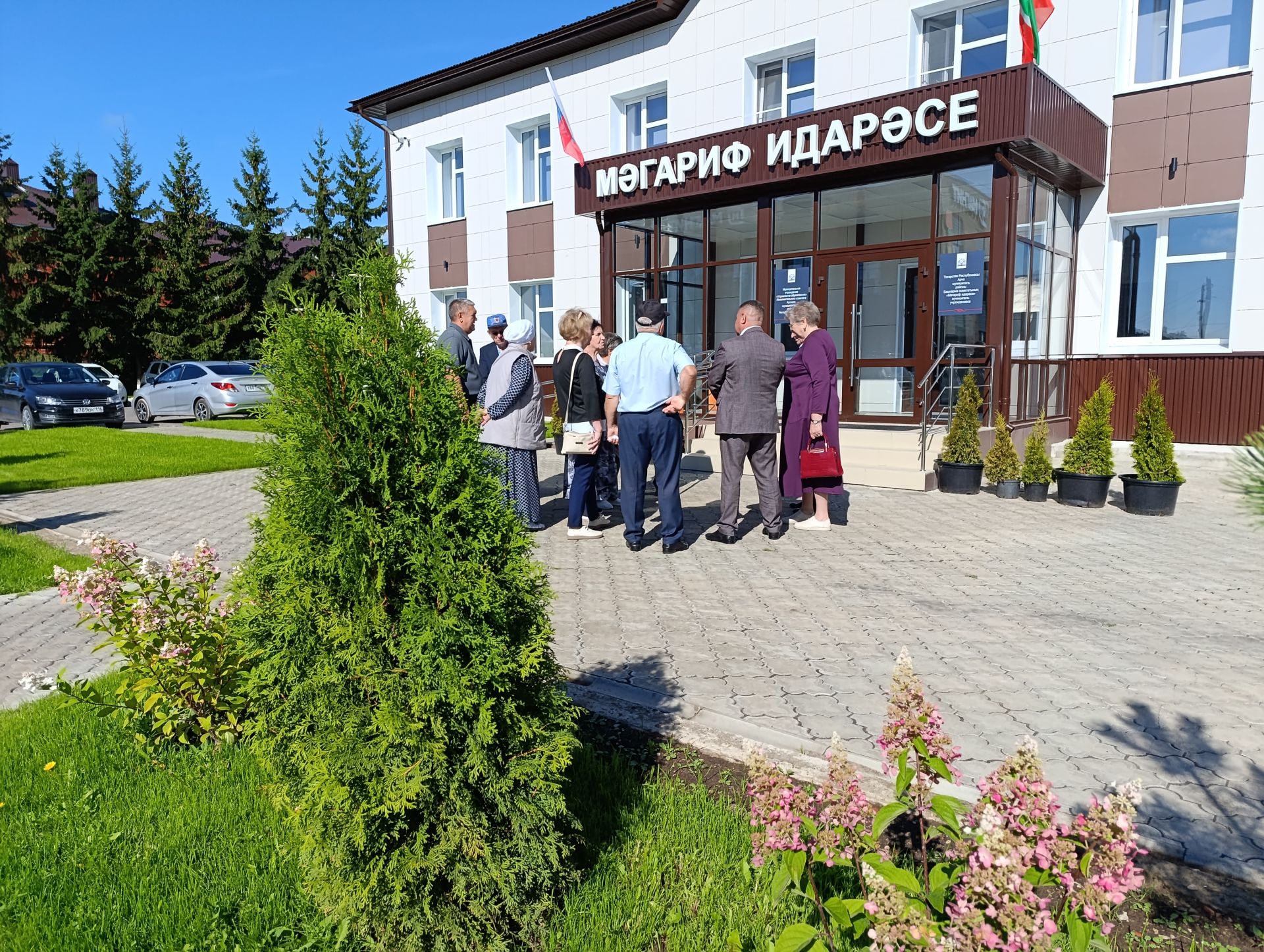 Мәгариф учреждениеләрен ныклап төзекләндерү барышы белән таныштылар