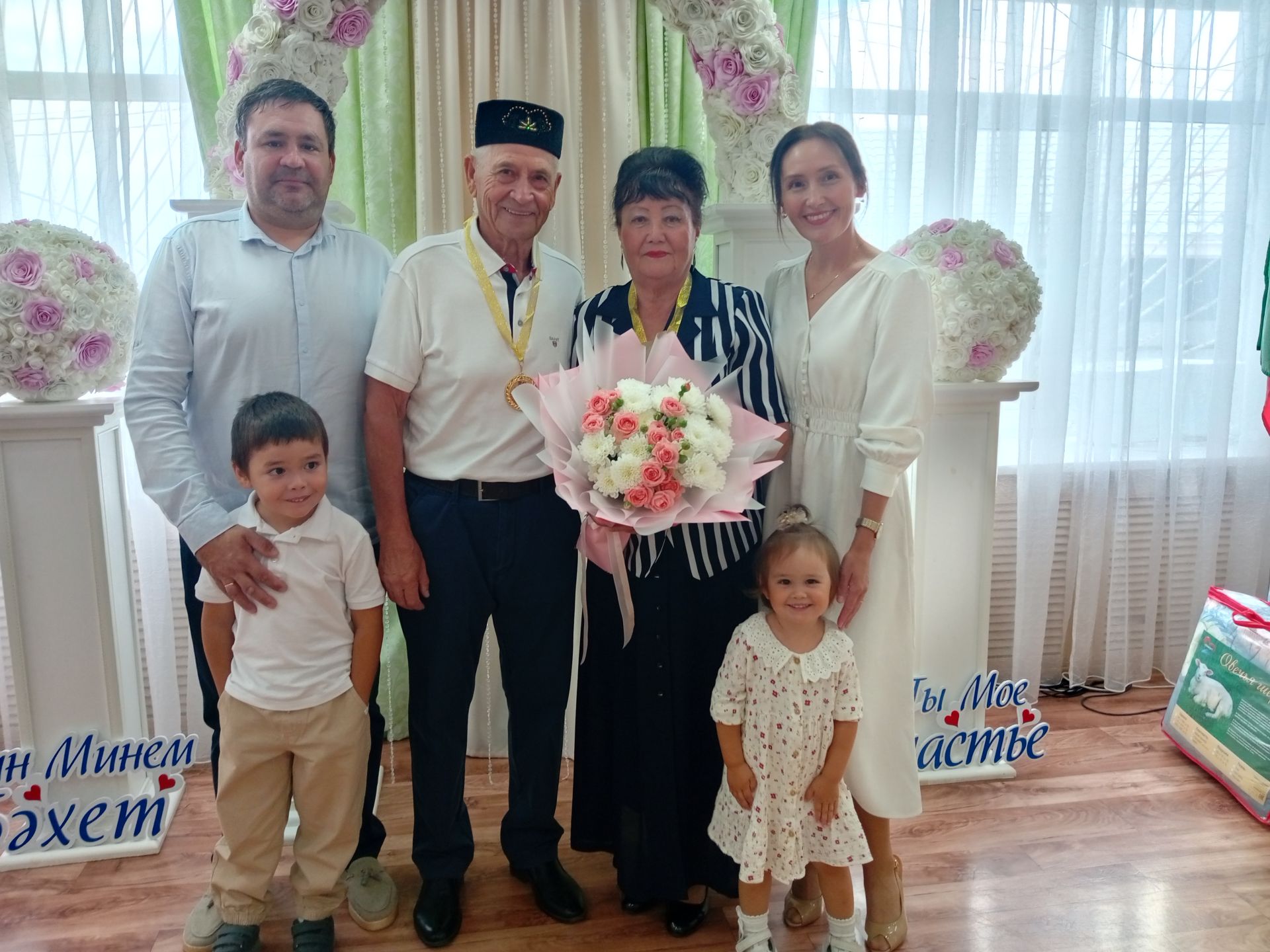Ярты гасыр бергә, иңне куеп иңгә