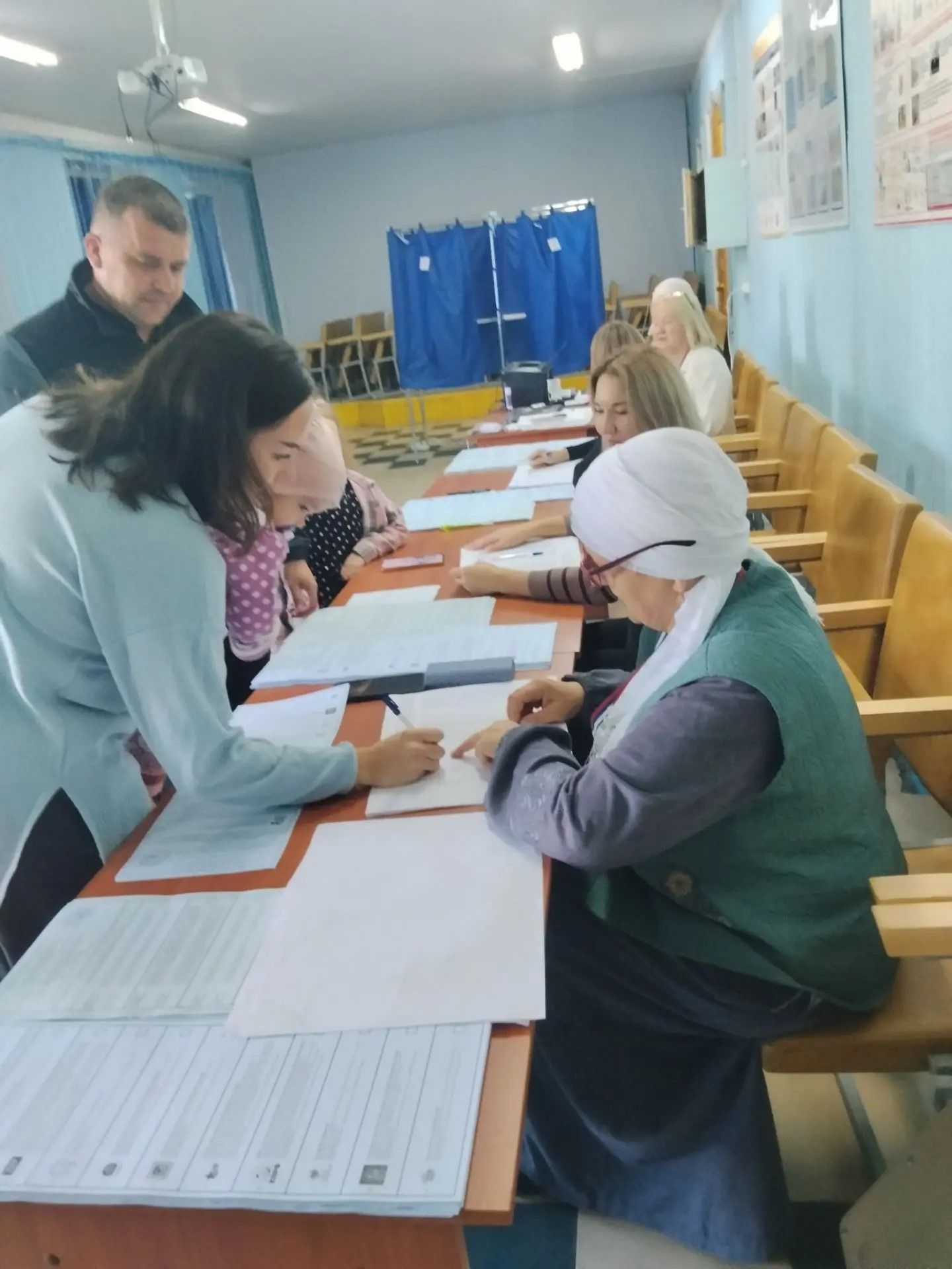 Үзе баш инженер, тракторчы һәм комбайнчы, күп балалы гаилә башлыгы