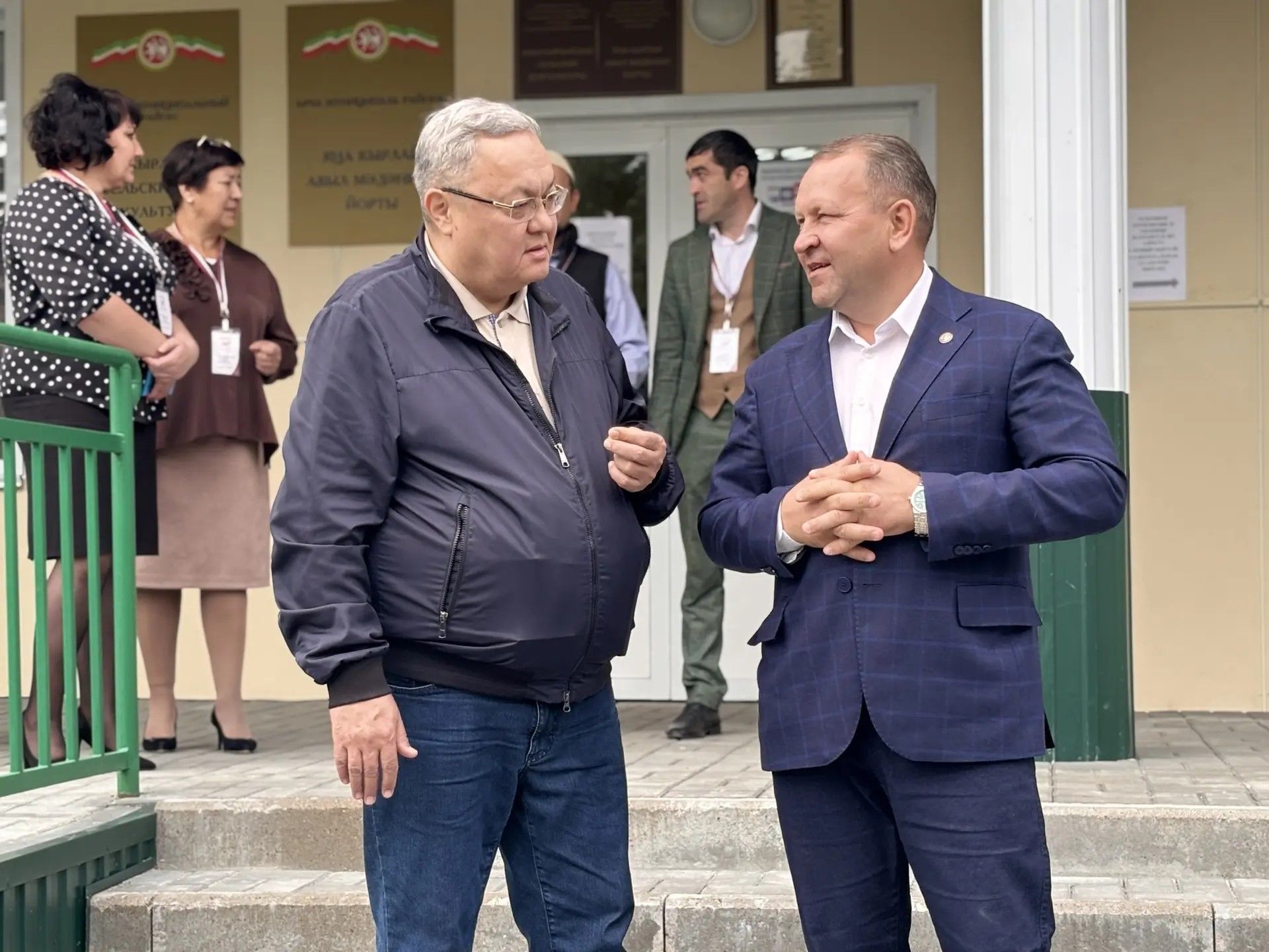 Казахстан күзәтүчеләре Яңа Кырлайдагы сайлау участогында булдылар