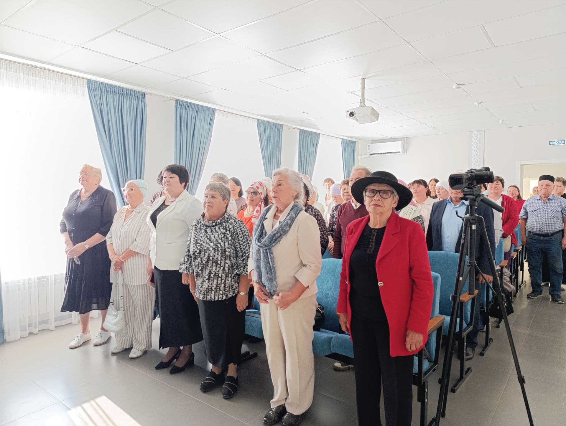 Төбәк Чокырча авылыннан көн дә 5км йөреп, эвакогоспитальдә эшләгән