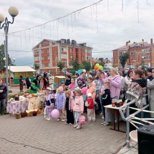 Бүген Арчада гөр килеп ярминкә үткәрделәр