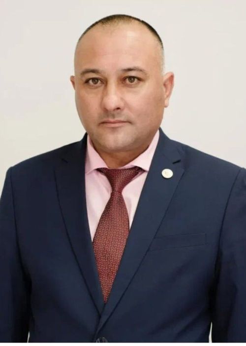 Район мәгариф идарәсе җитәкчесе Рамил Мөхәмәдияров Халыкара хатын-кызлар көне белән котлады