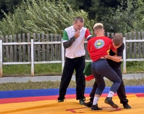 Равил Хәйруллин истәлегенә багышланган милли көрәш турниры Арчада яшь батырларны җыйды