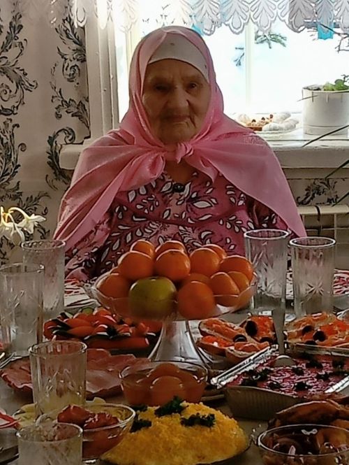 Елмаеп әни каршы ала