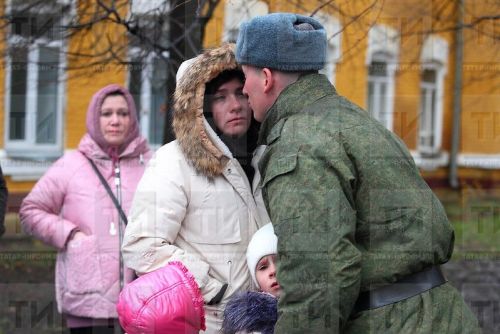 Хәрби комиссариатта мобилизацияләнгән егетләргә ялның ничек бирелүе турында аңлатканнар