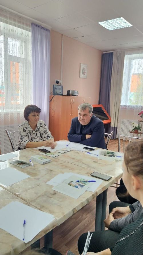 Арчаның балаларны тернәкләндерү үзәгендә түгәрәк өстәл артында җитди сөйләшү булды