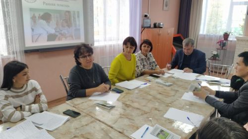 Арчаның балаларны тернәкләндерү үзәгендә түгәрәк өстәл артында җитди сөйләшү булды