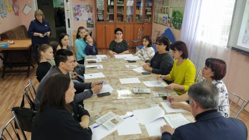 Арчаның балаларны тернәкләндерү үзәгендә түгәрәк өстәл артында җитди сөйләшү булды