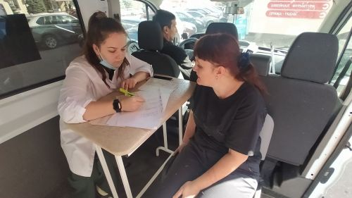 Бүген Арча үзәгендә кибетләр янында мобильмашинада гриппка каршы вакцина ясадылар