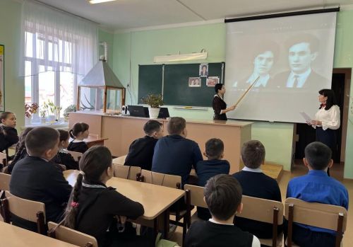 Кәче мәктәбе укытучысы Эльмира Мөхәммәтшина үзен бик бәхетле саный