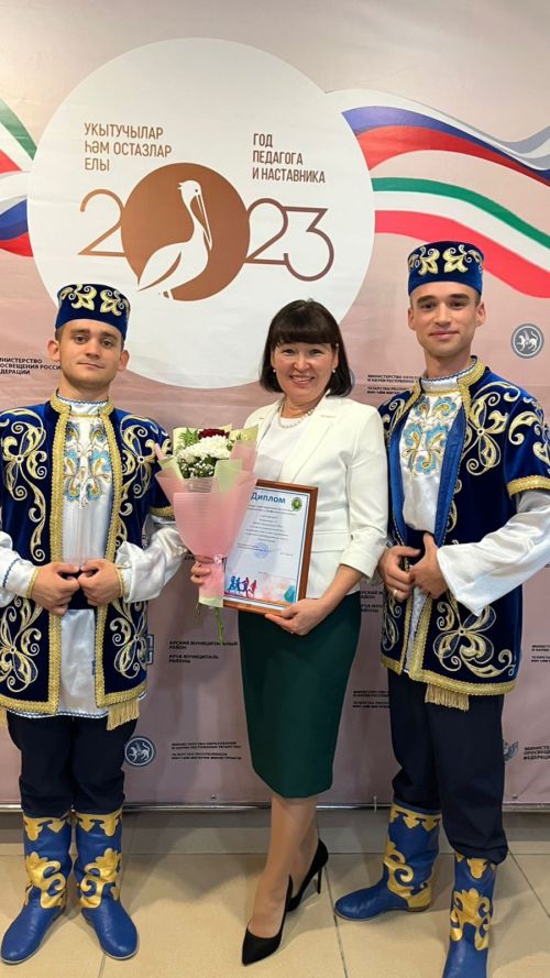 Кәче мәктәбе укытучысы Эльмира Мөхәммәтшина үзен бик бәхетле саный