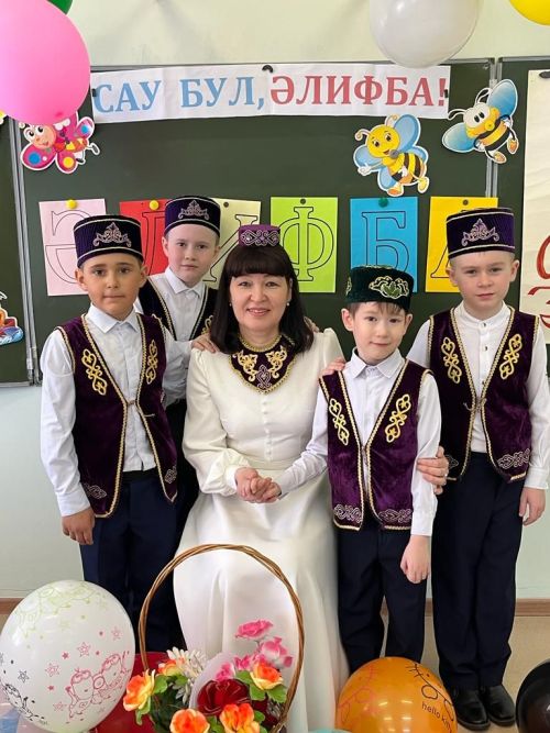 Кәче мәктәбе укытучысы Эльмира Мөхәммәтшина үзен бик бәхетле саный