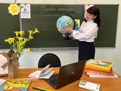 Кәче мәктәбе укытучысы Эльмира Мөхәммәтшина үзен бик бәхетле саный