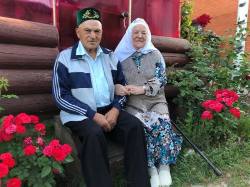 «Бер яклы, 4 тәрәзәле, зур мичле йортка алтынчы кеше булып килеп кердем...»
