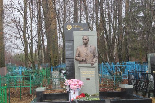 Легендар шәхескә һәйкәл ачылды