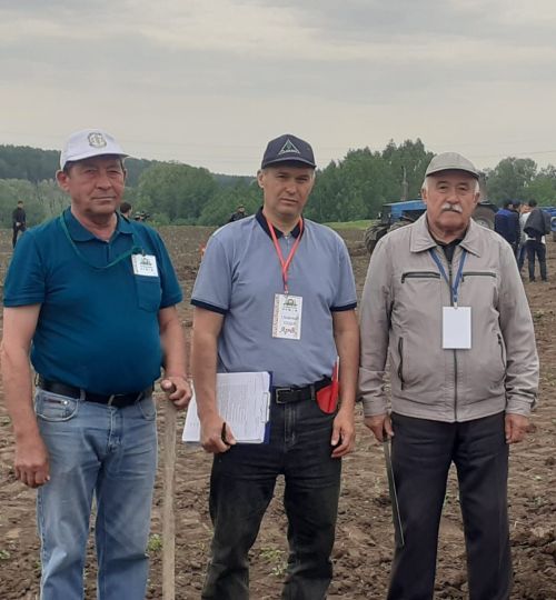 Бүген агрономнар көне. Бәйрәм белән!
