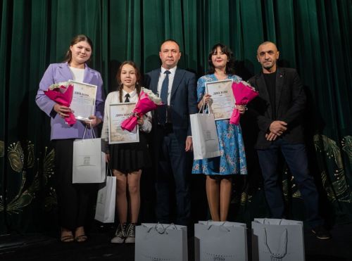 Әтнә театры балалар арасында драматургия конкурсы җиңүчеләрен бүләкләде