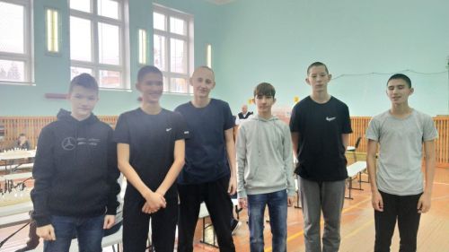 Арча Укучылар сараенда шахмат ярышлары бара