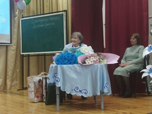 Яңа Кенәр мәктәбендә Стелла Габдрахманованың 90 яшьлек юбилеен уздырдылар