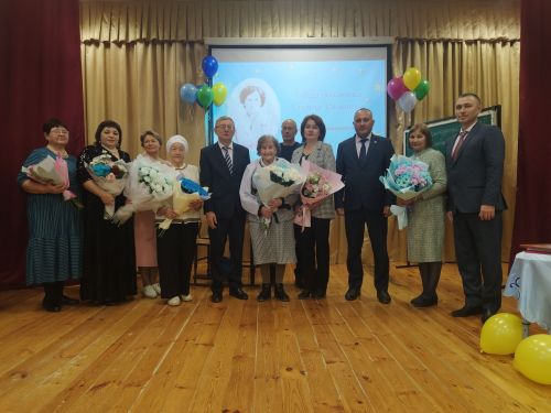 Яңа Кенәр мәктәбендә Стелла Габдрахманованың 90 яшьлек юбилеен уздырдылар