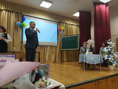 Яңа Кенәр мәктәбендә Стелла Габдрахманованың 90 яшьлек юбилеен уздырдылар