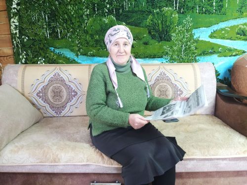 Әнисә Нәҗметдинова ике авылдашын «Арча хәбәрләре»нә яздырган