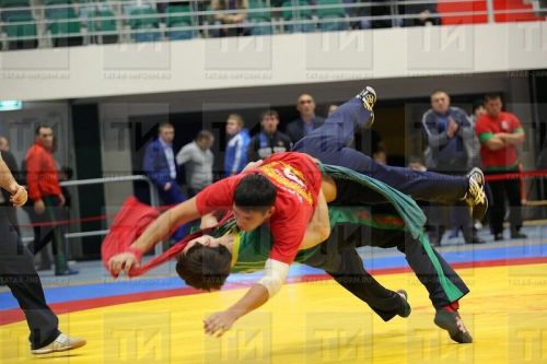 Казанда 17-18 яшьлек егетләр арасында көрәш бәйгесенең җиңүчеләре ачыкланды