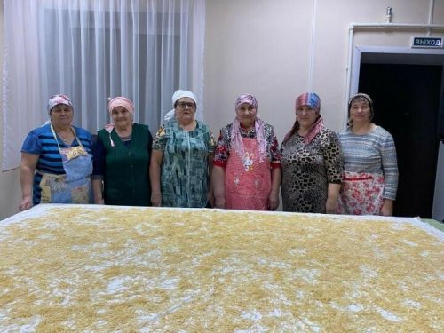 Әлки районы хатын-кызлары махсус операциядә катнашучы якташларына өй токмачы әзерләде