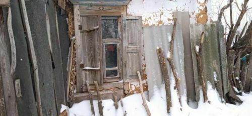 Утсыз, газсыз, сусыз һәм җылытылмаган өйдә торучы апалы-сеңелле: “Тимәгез безгә, без шулай өйрәнгән, моннан күчмибез”