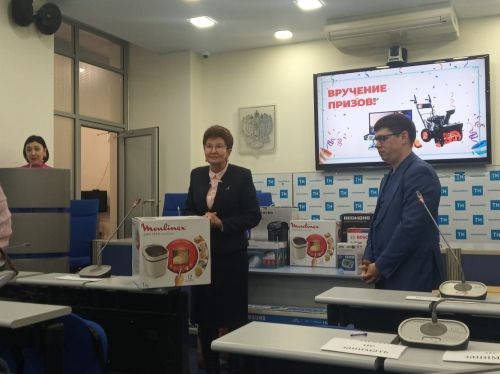 Газетага язылып бүләк отучы Альмира Гатауллина: «Газета-журнал безнең гаилә әгъзасы булып тора»