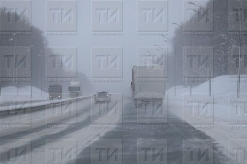 Татарстанда коточкыч авария: трассада җиде зур йөк машинасы бәрелешкән