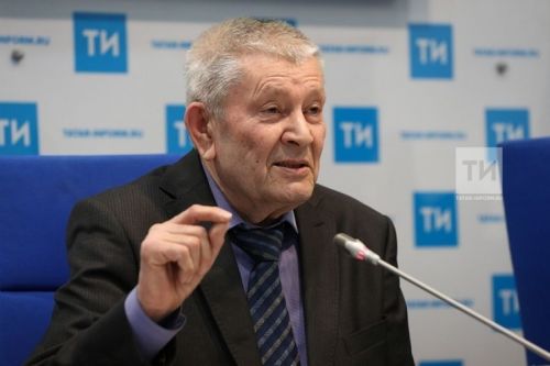 Риман Гыйлемханов: Без инде урысча кыстырмыйча сөйләшә дә алмый башладык