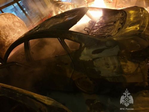 Татарстанда биш автомобильне ут төртеп яндырганнар
