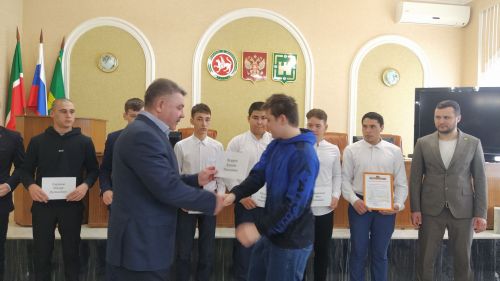 Район башлыгы Илшат Нуриев көрәш чемпионнары, призчылар белән очрашты (ВИДЕО)