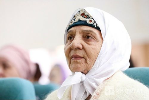 Сәйдә абыстай Аппакова: «Күлмәк җирдән сөйрәлерлек булмасын» (»Интертат », Гөлназ Хөҗҗәтова)