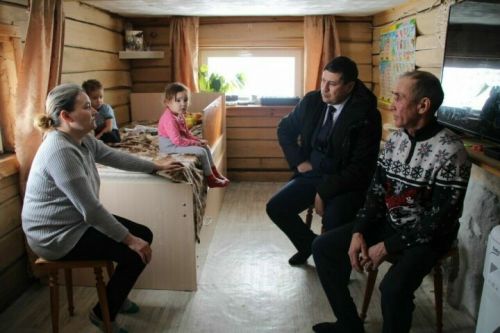 Дүрт балалы гаилә мунчада яши