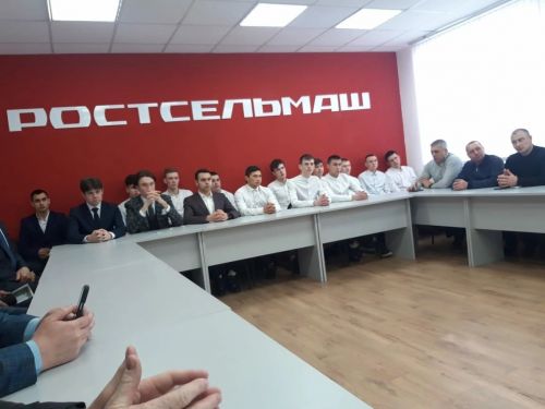 Чыгарылыш студентларына бу очрашу кирәк иде