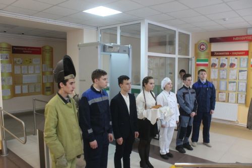 Чыгарылыш студентларына бу очрашу кирәк иде