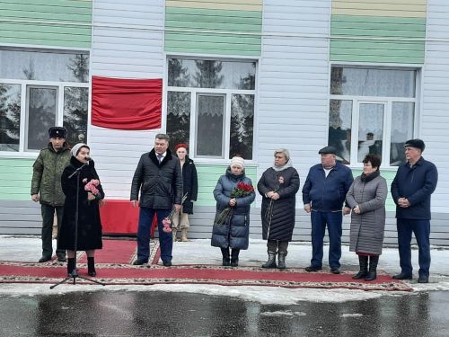 Туган мәктәбендә аны онытмыйлар