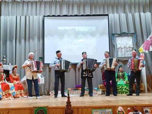 Гореф-гадәтләр һәм милли мәдәният елы уңаеннан Яңа Кенәр авылында “Мөнәҗәтләр кичәсе” узды.
