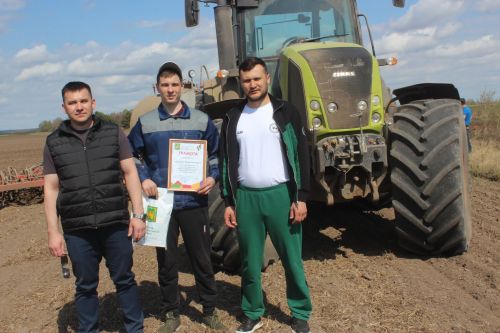 Яшь механизаторларга – бүләкләр